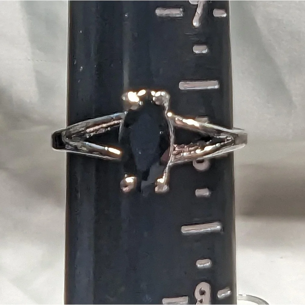 Silvertone Ring Size 8 Black Stone Solitaire New
